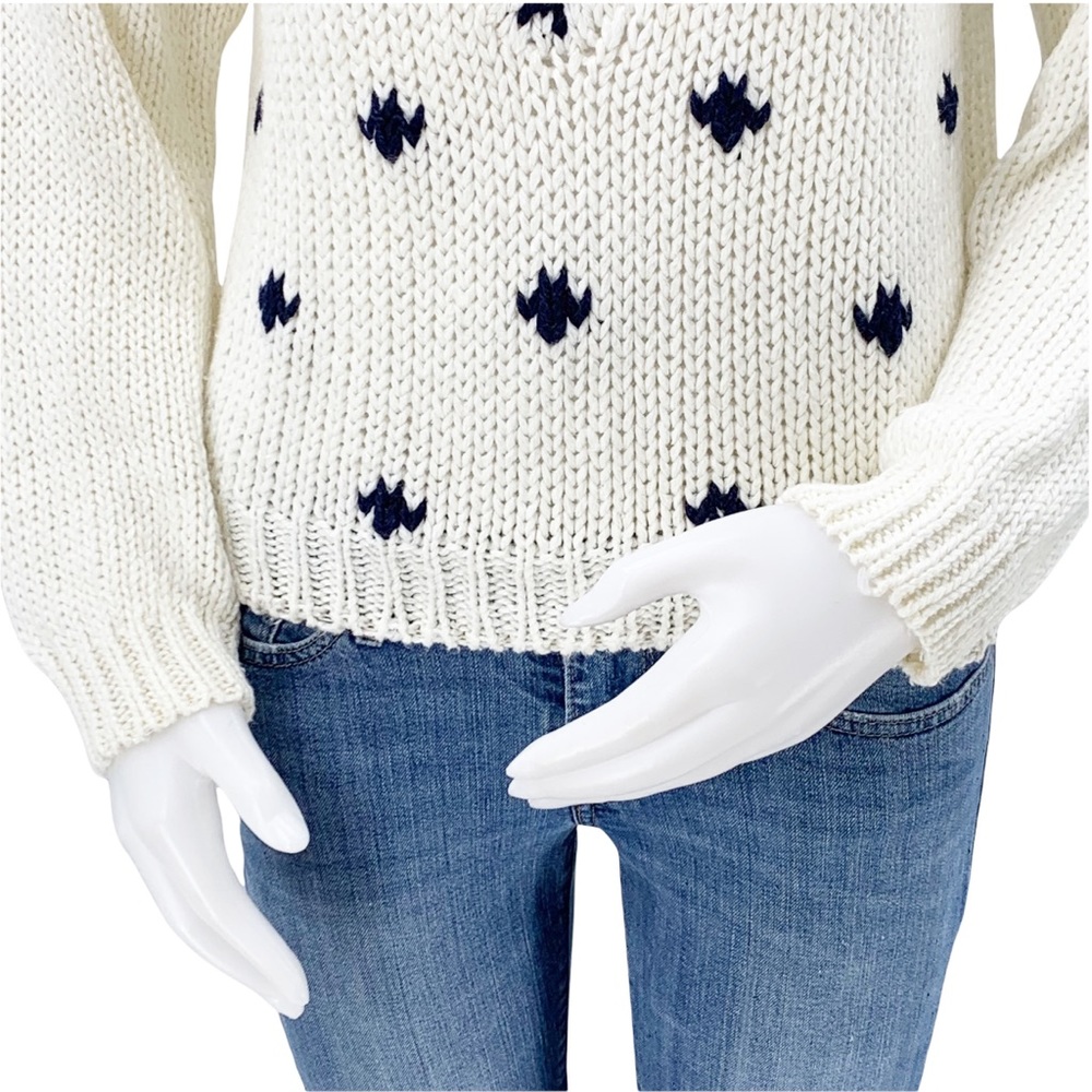 Vintage V-Neck Sweater Creamy White with Floral Detail Knitted by Hand,Currants - Picture 8 of 16